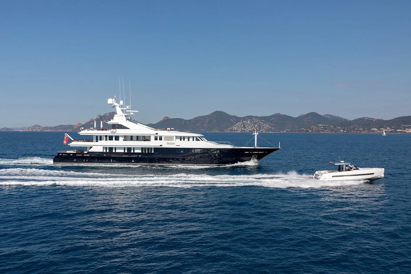 TREEHOUSE - photo 6 yacht charter Monaco