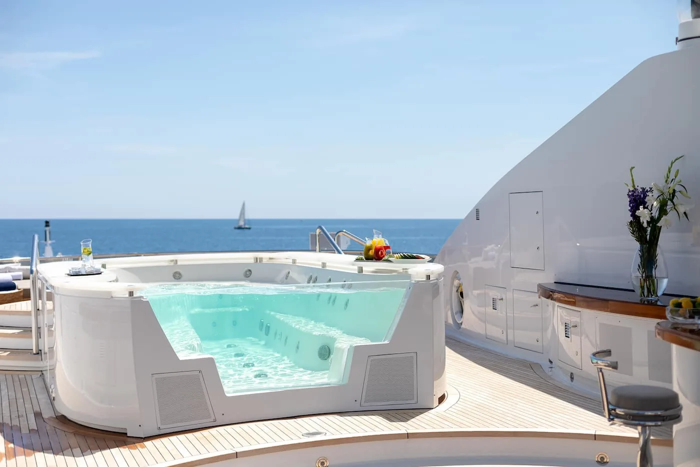 TREEHOUSE - photo 11 yacht charter Monaco