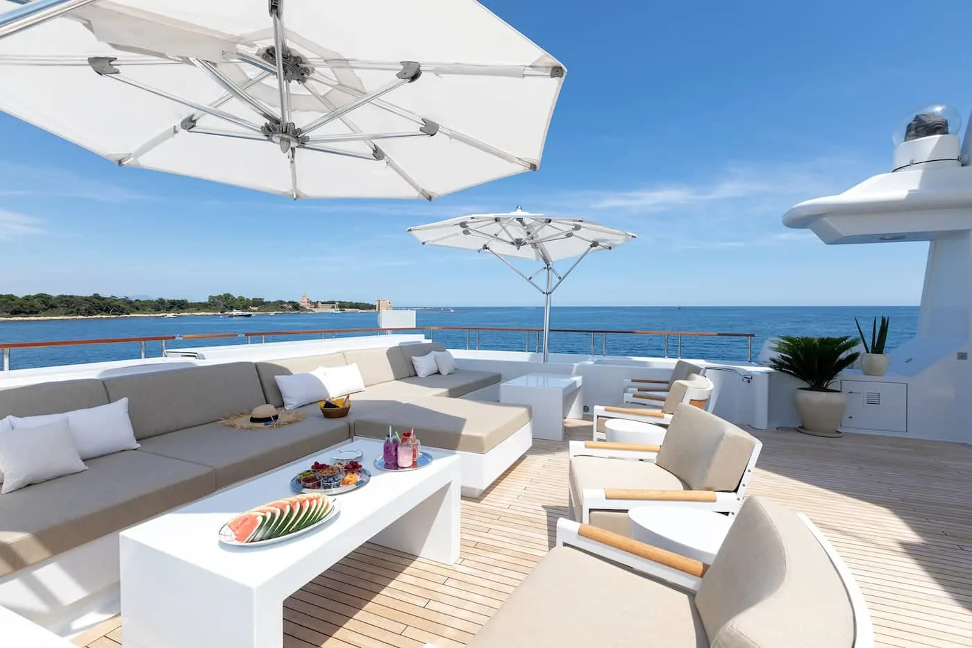 TREEHOUSE - photo 12 yacht charter Monaco