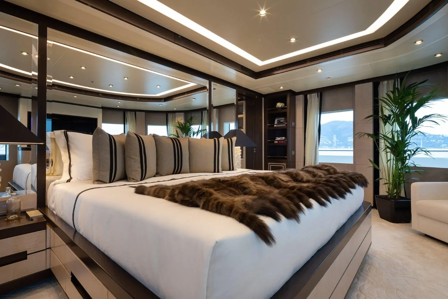 TRIUMPH - photo 40 yacht charter Monaco