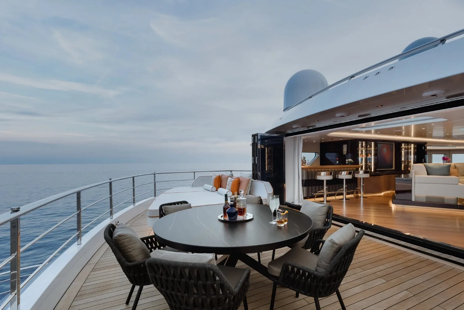 VICTORIOUS - photo 7 yacht charter Monaco