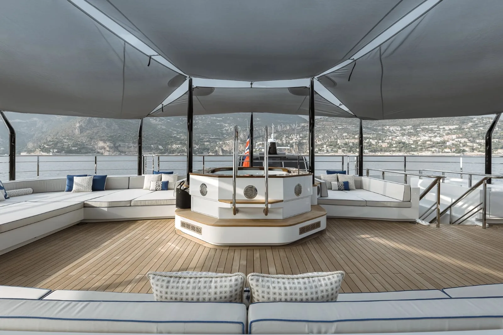 VICTORIOUS - photo 8 yacht charter Monaco